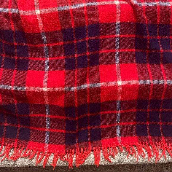 Plaid wool throw fringes - Picture 6 of 6
